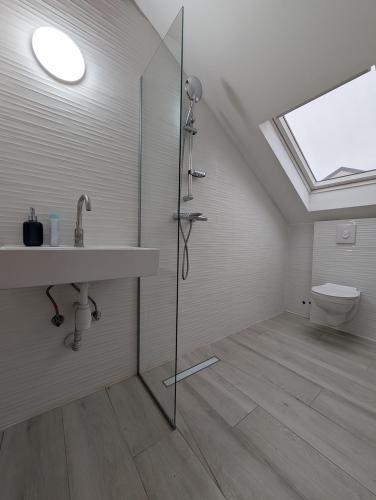 Spacious Condo w Terrace & Piano