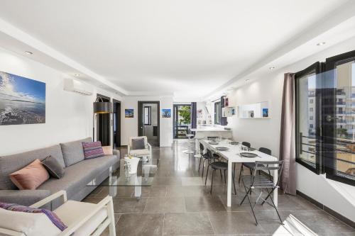 PalmbeeCannes 70m2, 2 chambres pour 1 à 6 Personnes avec bébé avec Terrasses a 200m des Plages, Palmbee Cannes
