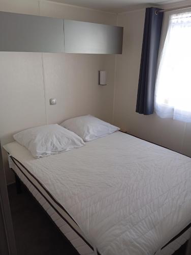 Lova arba lovos apgyvendinimo įstaigoje Mobil home Chrisali