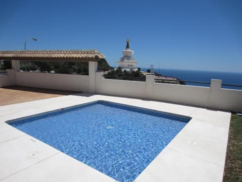 Stunning penthouse with panoramic sea views