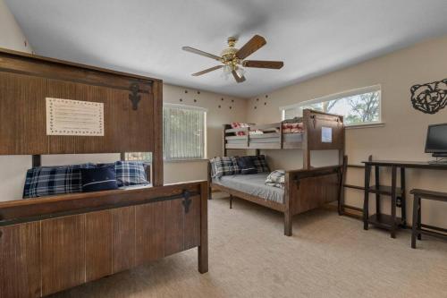 a bedroom with bunk beds and a ceiling fan at Hidden Views Cabin in Twain Harte