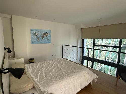 Spacious Loft with Terrace - 15min train airport
