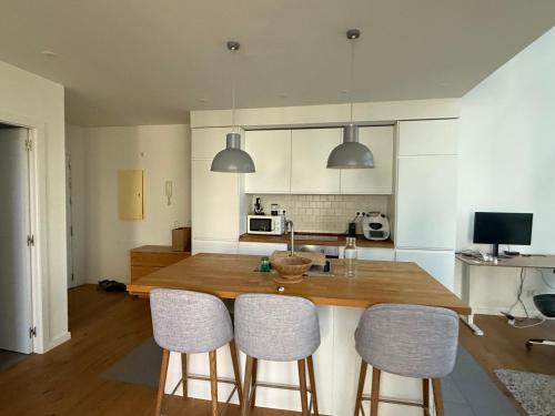 Spacious Loft with Terrace - 15min train airport