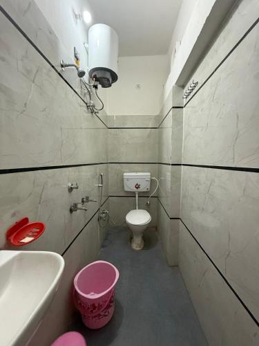 a small bathroom with a toilet and a sink at Hotel Vijay Palace- Near Ram Mandir Ayodhya in Ayodhya