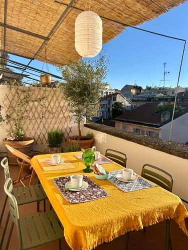 Sunny New Apt with Terrace 2 min Metro
