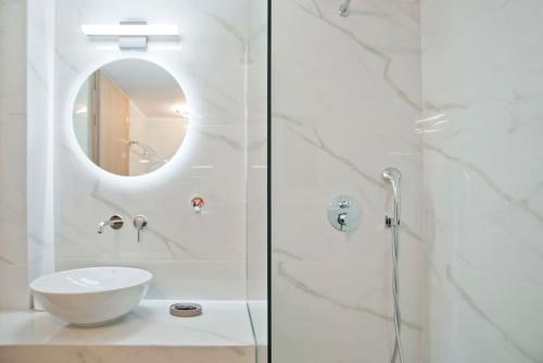 Athenian Glow Fully Renovated Apartment