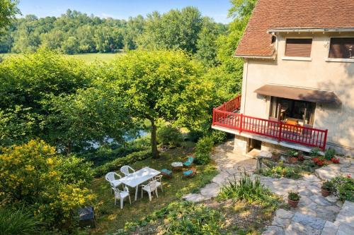 an aerial view of a house with a table and chairs at Les rives enchantées in Loches