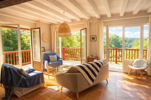 a living room with chairs and a balcony at Les rives enchantées in Loches