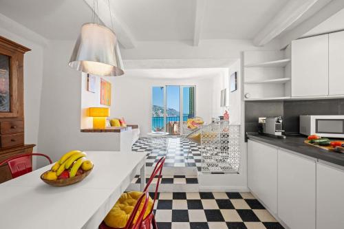 Villa Capodanna, au coeur de la vieille ville, maison de village avec magnifique vue sur la mer