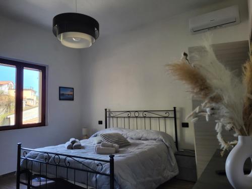 a bedroom with a bed and a window at Casa Mafalda in Campiglia