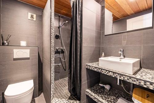 18 RIOUFFE - Rare 2-bedroom apartment 50m from the Croisette