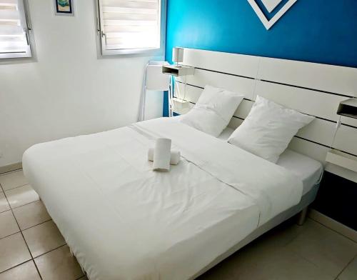 Quiet apartment with private parking, close subway