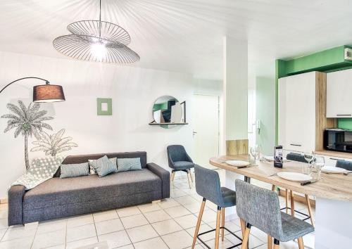 Quiet apartment with private parking, close subway