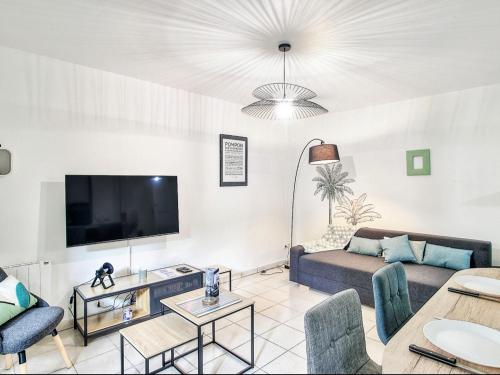 Quiet apartment with private parking, close subway