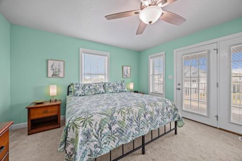 a bedroom with a bed and a ceiling fan at Oceanwalk in Atlantic Beach