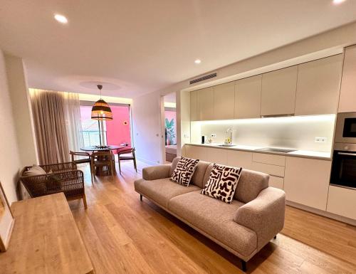 Modern & Bright Apartment 5 Min Walk to Matosinhos Beach