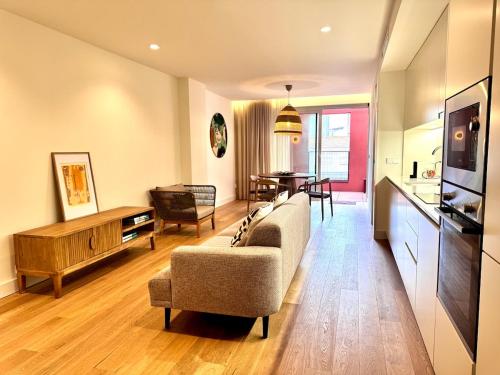 Modern & Bright Apartment 5 Min Walk to Matosinhos Beach