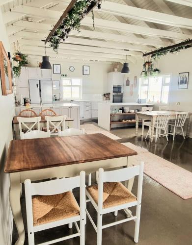a large kitchen with a wooden table and chairs at The Old School House - Gaulverjaskoli in Gaulverjabær