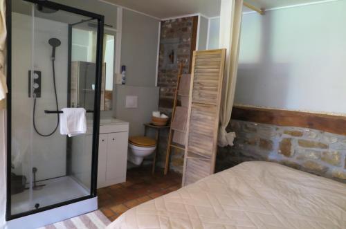 a bedroom with a bathroom with a shower and a toilet at La maison de Barbara in Aubel