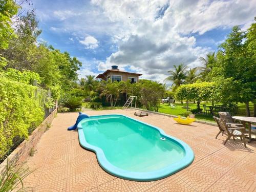 a swimming pool in the backyard of a house at Sitio Mãe Rainha in Petrolina