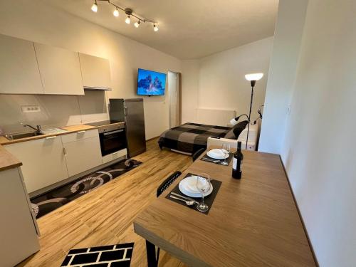a small apartment with a kitchen and a bedroom at Apartment Edi in Grgar