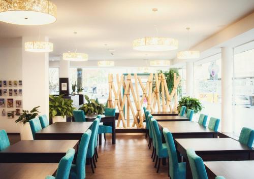 a row of tables and chairs in a restaurant at Hotel - Stadtvilla Central in Schweinfurt