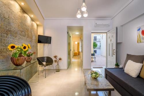 Home in Heart of Old Town with Sunny Courtyard