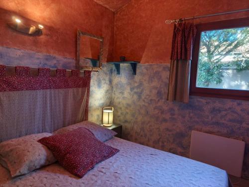 a bedroom with a bed and a window at Mes maisons à la Pinède in Sainte-Maxime