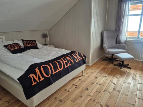 a bedroom with a bed with a monday sign on it at Molden Sky - takterrasse med egen jacuzzi! in Luster