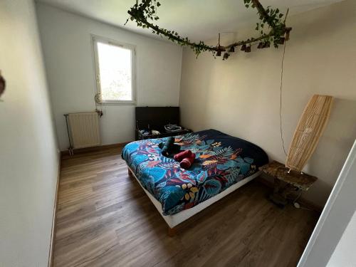 a bedroom with a bed with a teddy bear on it at Ulis très beau 2 pièces tout équipé in Les Ulis