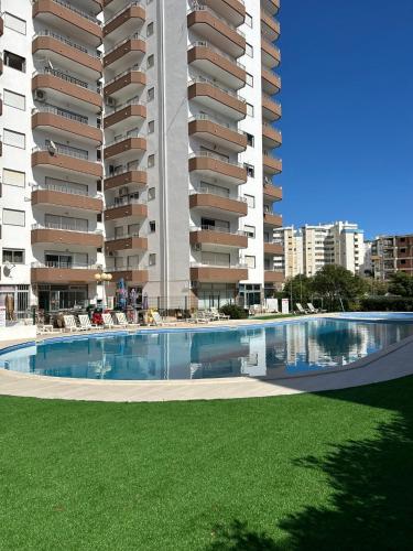Bright holiday apartment withPool