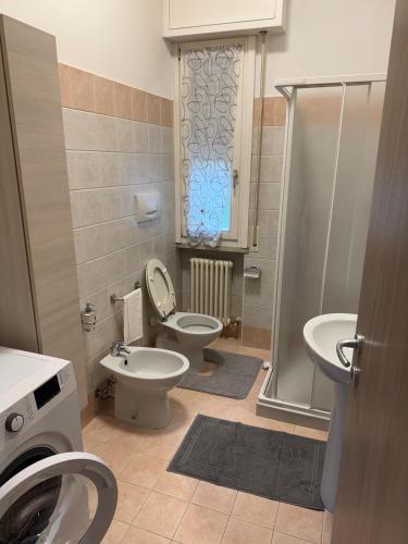 a bathroom with a toilet and a sink and a shower at Casa Clube Mantova in Mantova