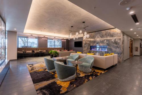 a lobby with a couch and chairs and a table at Silver Cloud Hotel - Seattle Lake Union in Seattle