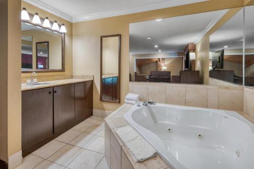 a large bathroom with a tub and a sink at Best Western Sycamore Inn in Oxford
