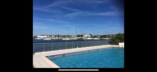 Studio - Bellevue agréable toutes saison 4 couchages - climatisation - parking privé - piscine sur mer - vue magnifique et rare - situation optimum - les argonautes - Ile des pêcheurs - Cap d'Agde