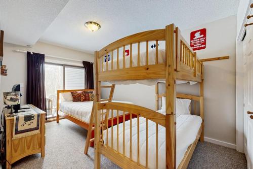 a bedroom with two bunk beds in a room at Winterplace Getaway A101 in Ludlow