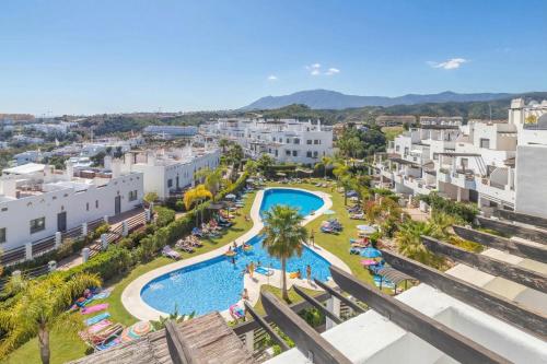 Sunset Sunshine Pool and Golf - Happy Rentals