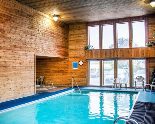 a swimming pool in a room with a brick wall at Urban Inn & Suites in Boise