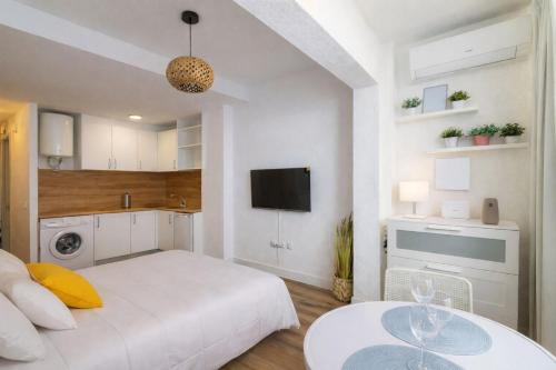 Modern Studio 1 min Walk to Playa Los Locos