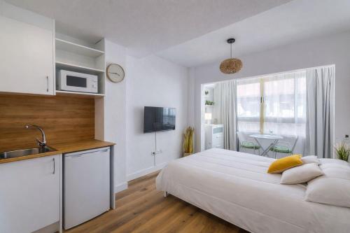 Modern Studio 1 min Walk to Playa Los Locos