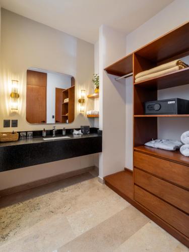 a bathroom with a sink and a large counter at New Hotel Serenata Santa Lucia Mérida in Mérida