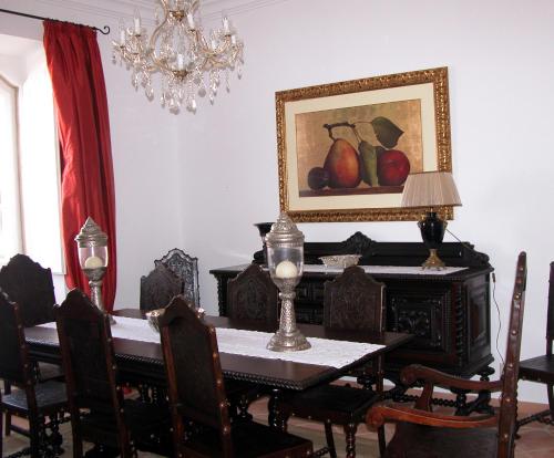 a dining room with a table and a painting of fruit at Casa de Estoi in Estói