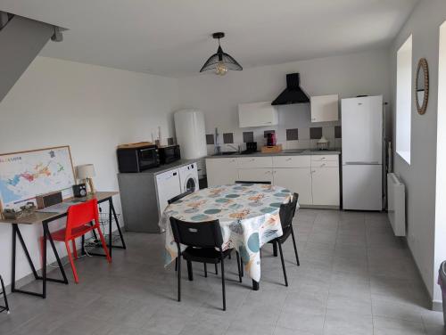 Virtuve vai virtuves zona naktsmītnē Gîte des Basses Rivières