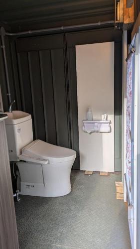 a bathroom with a toilet in a garage at ichi in Ōkasho