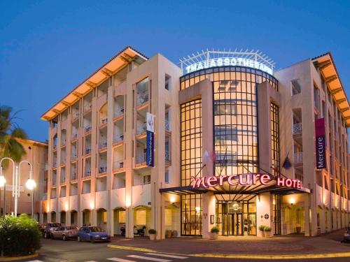 a large building with a hotel at Mercure Thalasso & Spa Port Fréjus in Fréjus