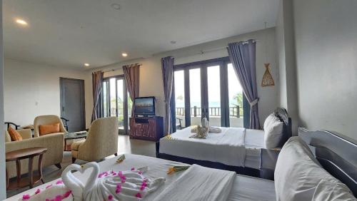 a hotel room with a bed and a living room at ZEN Resort - Villa beach- Garden in Xóm Tram