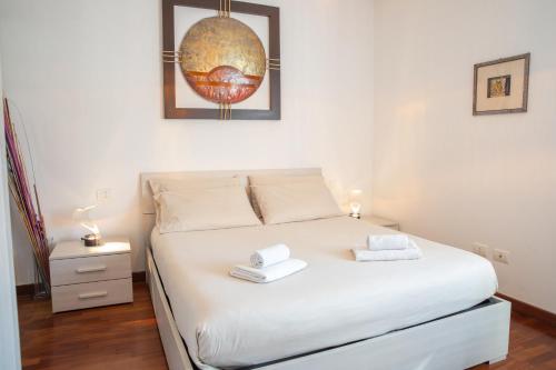 a bedroom with a white bed in a room at Bilocale con terrazza privata - Metro M1 to City Center in Sesto San Giovanni