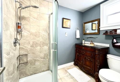 a bathroom with a shower and a toilet and a sink at Barkerhouse 2# unit-heart of oldtown in Niagara-on-the-Lake