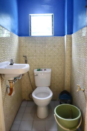 a bathroom with a toilet and a sink at Lake Lovers Stay Hostel in Badian