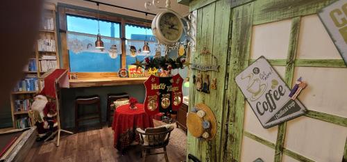 a room with a table and a clock on the wall at Jarasum guesthouse in Kap'yŏng-yŏk